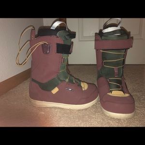 Deeluxe snowboarding boots- women’s size 8